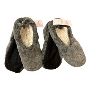 Auden- 2 pairs- Women’s Gray Fuzzy Slipper Socks with Sherpa Lining, Sizes 8-10